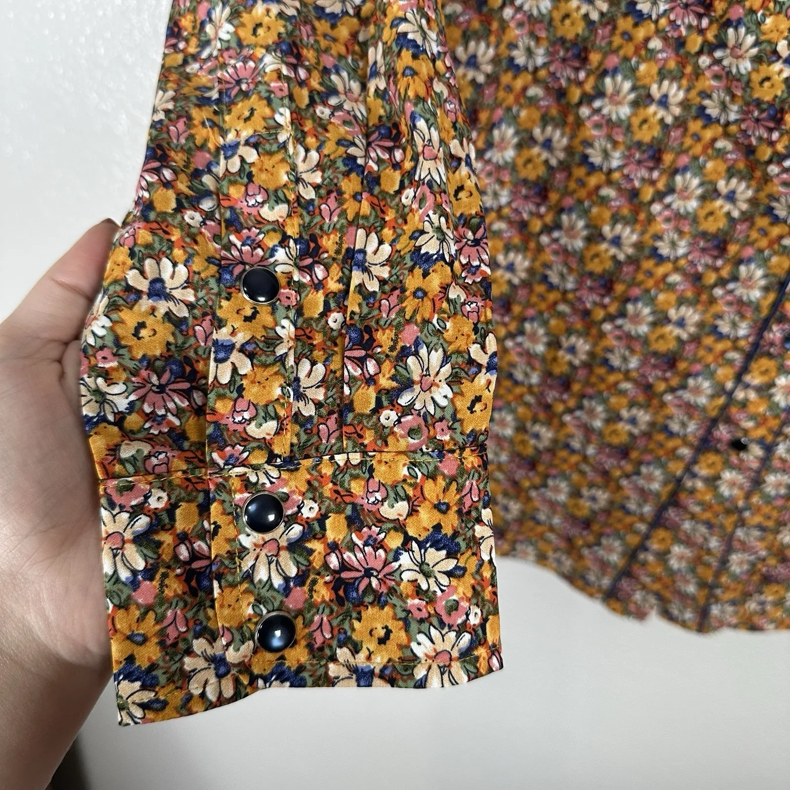 Natural Life Shirt Size Large Yellow Ditzy Floral Western Long Sleeve Pearl Snap - Image 3