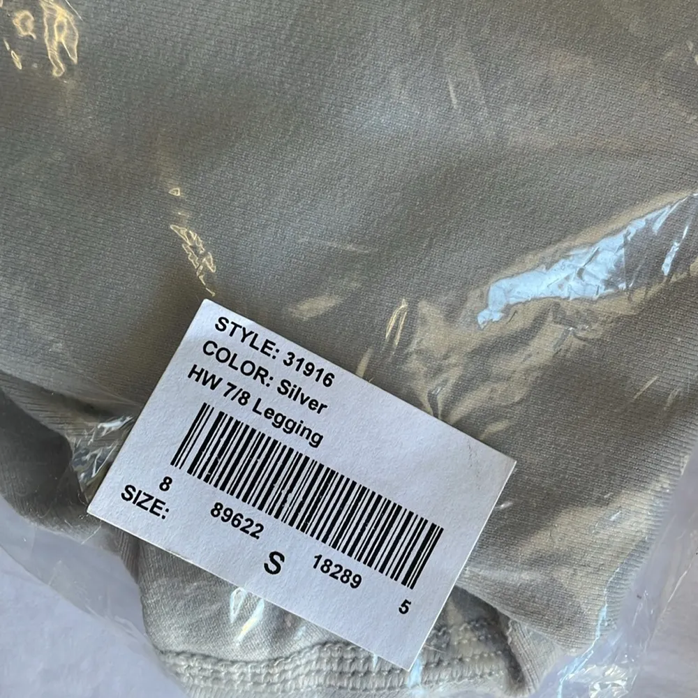 Vimmia Silver High Waisted 7/8 Leggings - Image 5