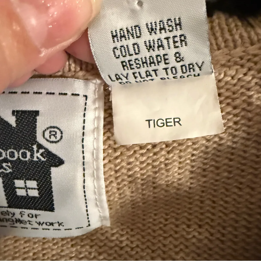 Storybook Knits Women's Medium Tan Sweater with Black and Gold Tiger accents VTG - Image 5