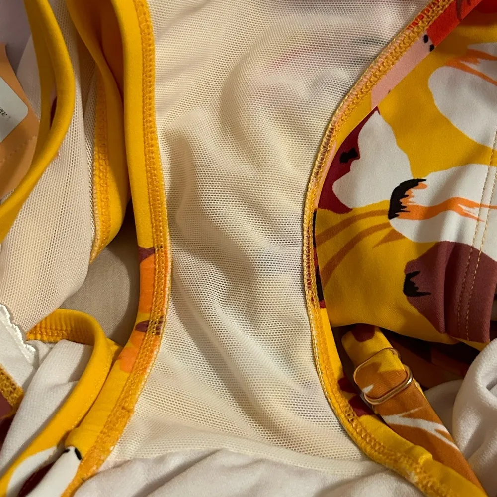 Kona Sol Women’s 14W Twist Bandeau One Piece Swimsuit Yellow Floral Swim - Image 5