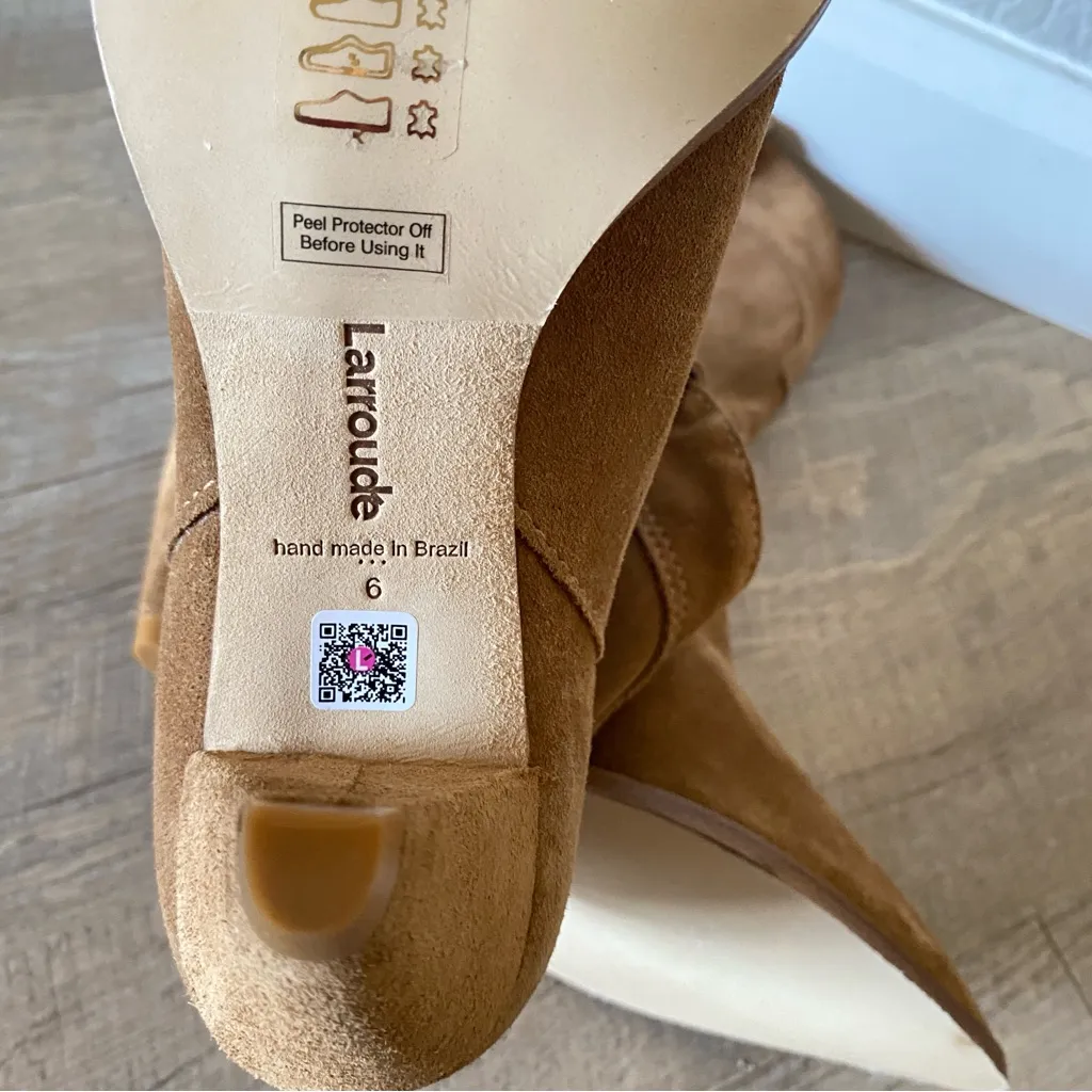 Larroude Thelma Suede Tan
Boot Size 6 - Image 14