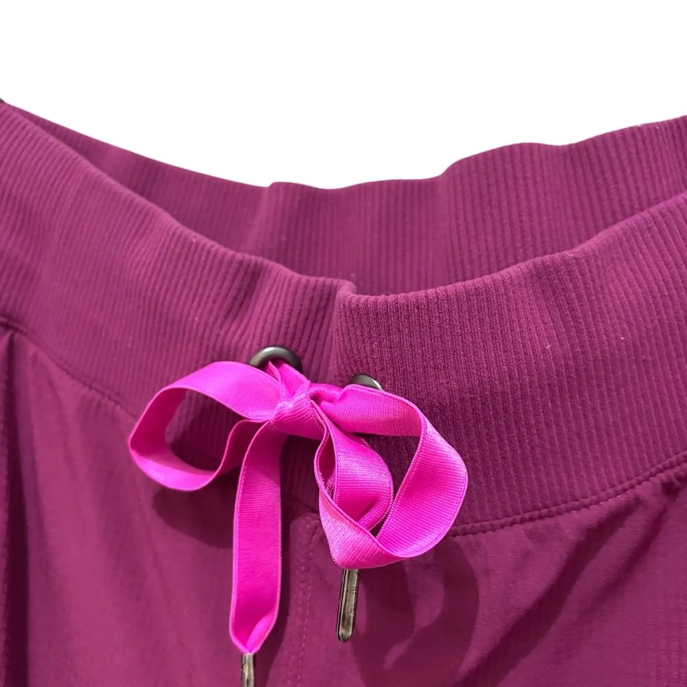 Athleta magenta purple Capri studio style cargo active hiking pants M-L - Image 3