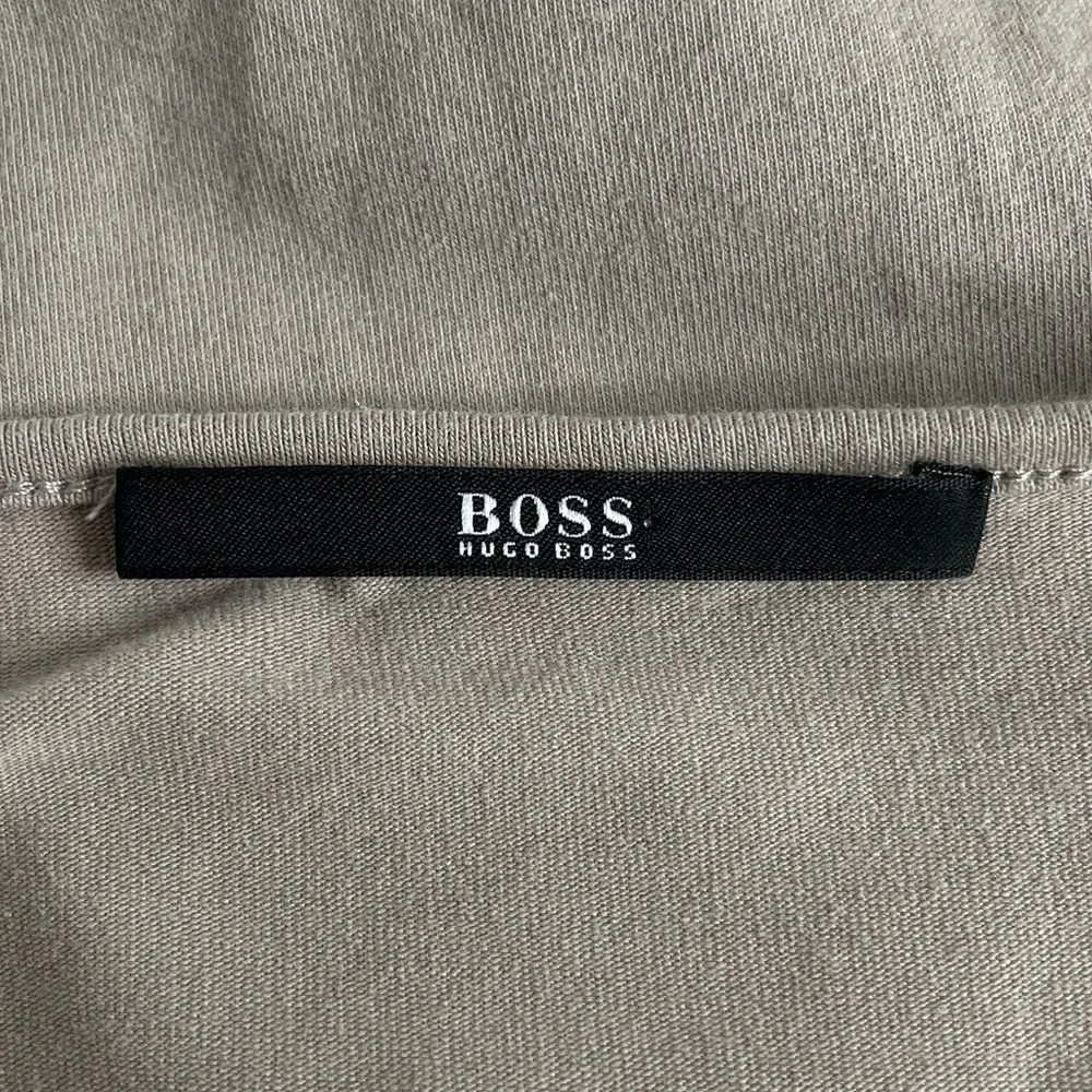 Boss Hugo Boss Ruffles TShirt Taupe Size Small - Image 5