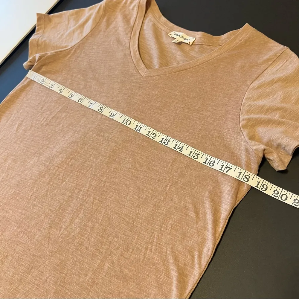 Urban Diction layering Vneck Cafe au Lait Tshirt, short sleeves, size M Tan Size M - Image 7