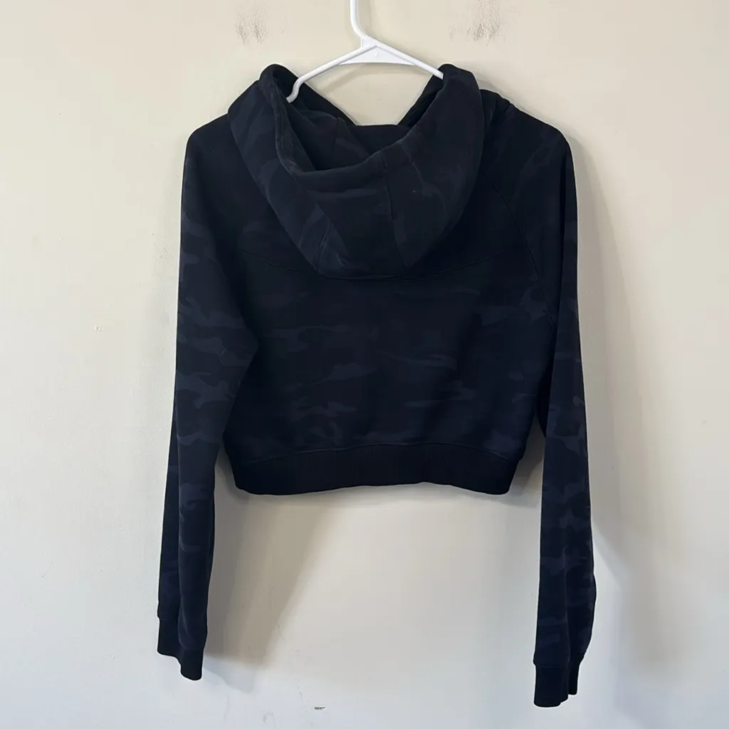 Alphalete Black Camo Cropped Hoodie Size Medium - Image 6