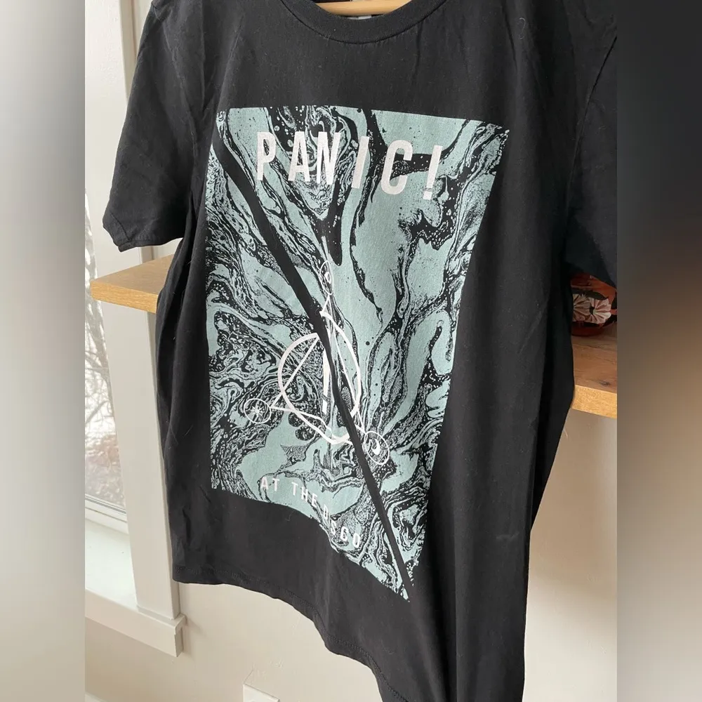 Vintage Y2K Panic At The Disco Black Seafoam Mint Blue Green Print Concert Tee M Size M - Image 6