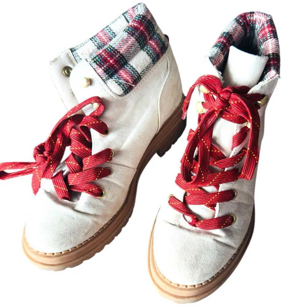 SO White and Red Winter Boots with Plaid Accents 6.5 - Image 3