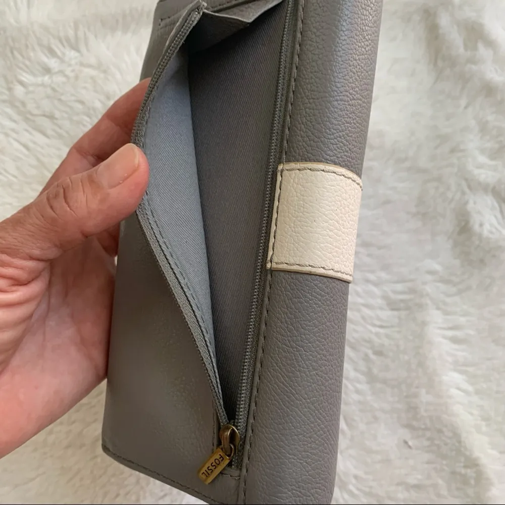 Fossil Leather Wallet - Image 8