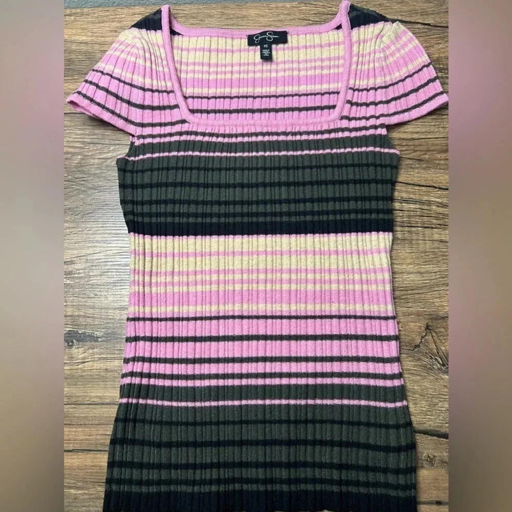 Jessica Simpson Women's Short Sleeve Square Neck Fiona Striped Ribbed-Knit Top - Image 2