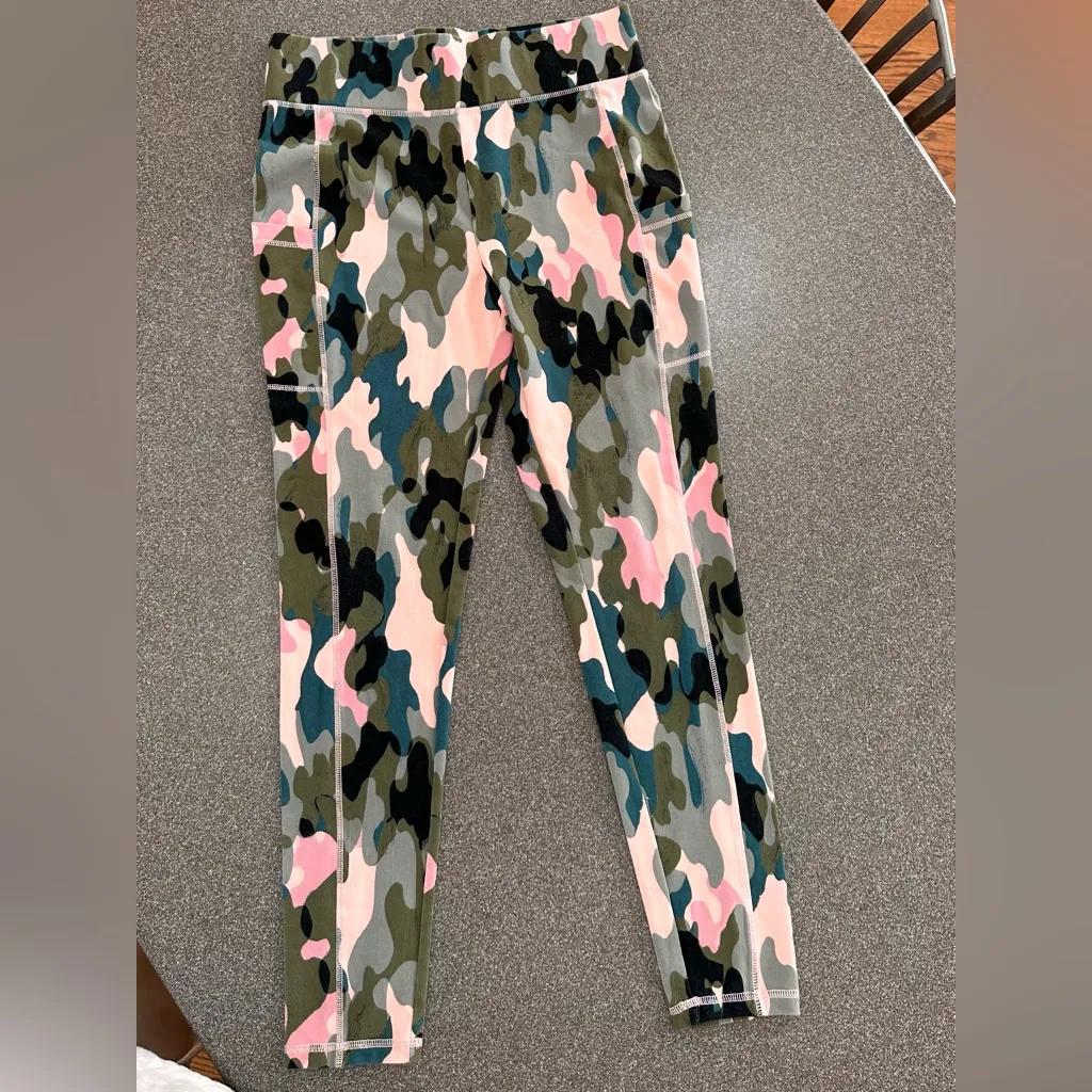 LOGO Lounge by Lori Goldstein Regular
Camo Leggings with Pockets Fun Color Way - Image 4