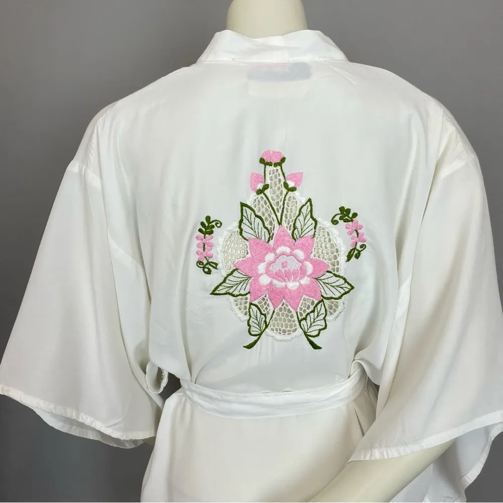 Vintage Kimono Robe Embroidered White Flowers Satyuga Honolulu Hawaii White Pink - Image 5