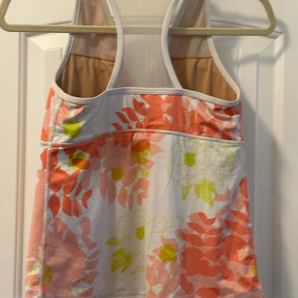 Lululemon Women’s Racerback Tank Top Size Small Includes Lightweight Padding - Image 2