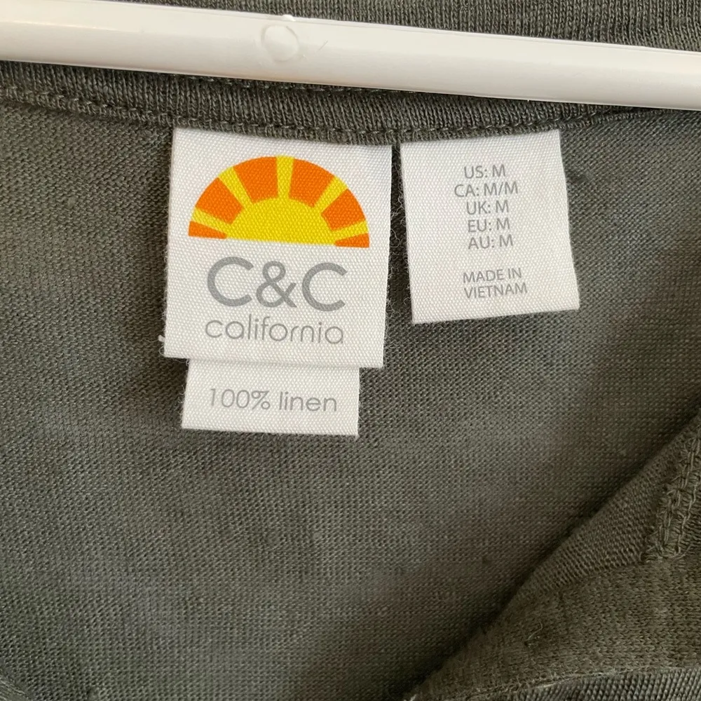 C&C California Womens Top Dark Green 100% Linen Long Sleeve Size Medium V-Neck - Image 4