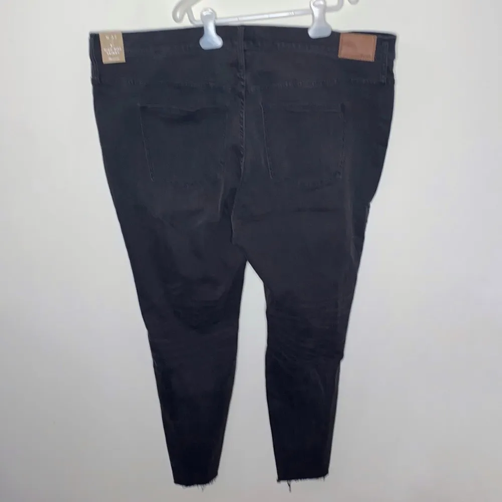 Madewell 9" Mid-Rise Skinny Jeans in Black Sea plus size 37 - Image 4