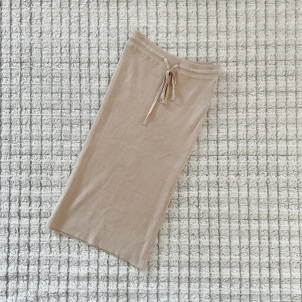 Pink Lily Knit Skirt - Image 2