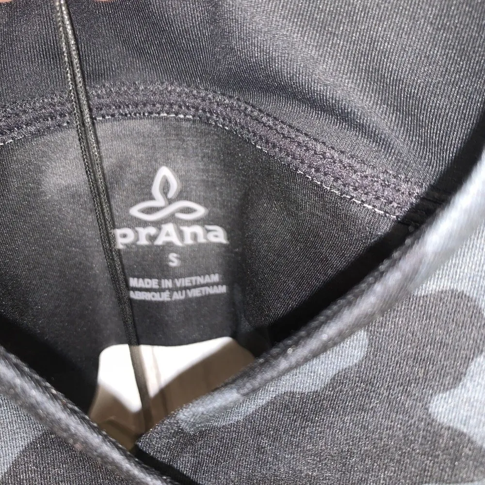 Womens Size S Prana Layna Brami Bralette Sports Bra Black Camo NWT - Image 2