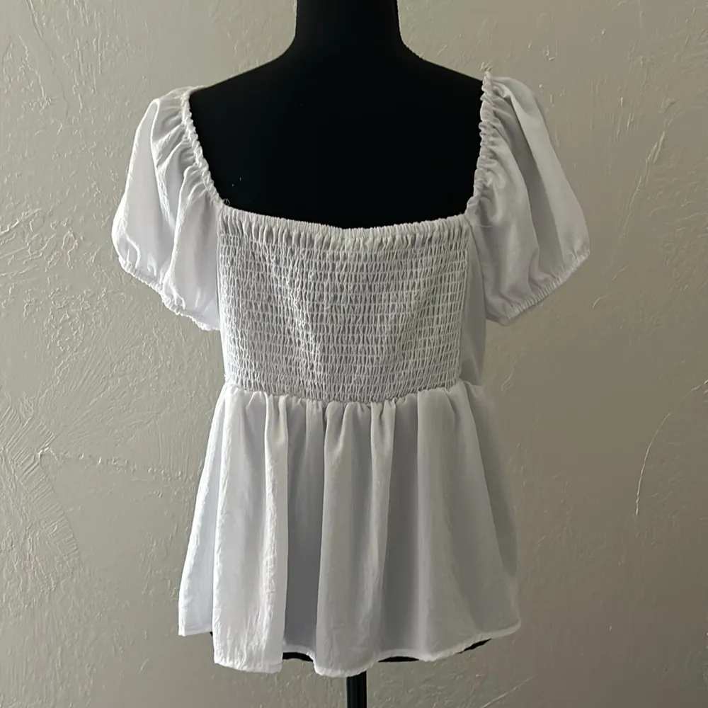 White V-neck Babydoll Top w/ Puff Sleeves - Image 4