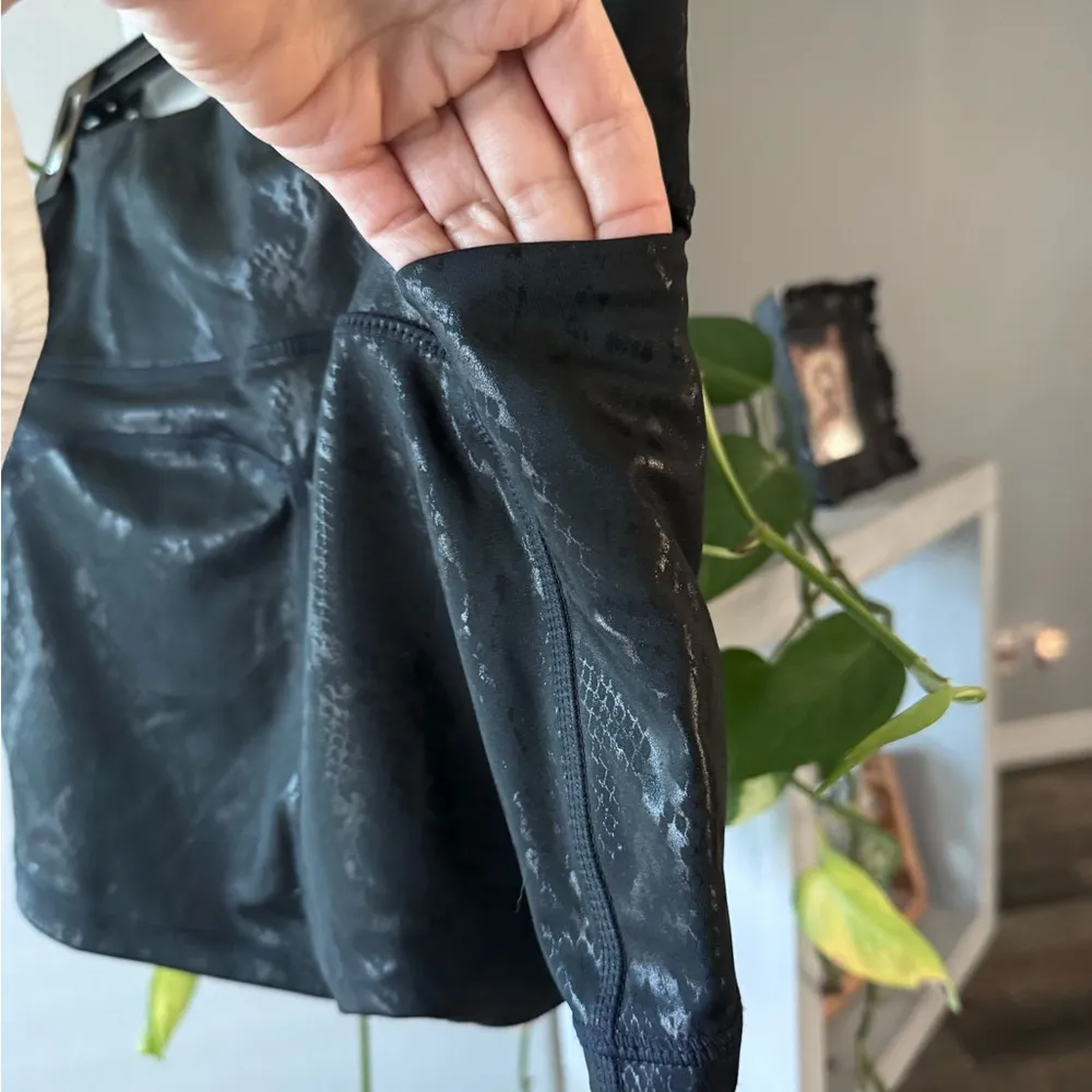 Fabletics  Athletic Shorts with pockets size Small - Image 4