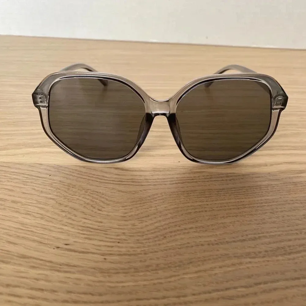 🆕Fashion Plastic Grey Sunglasses🆕 Gray - Image 2