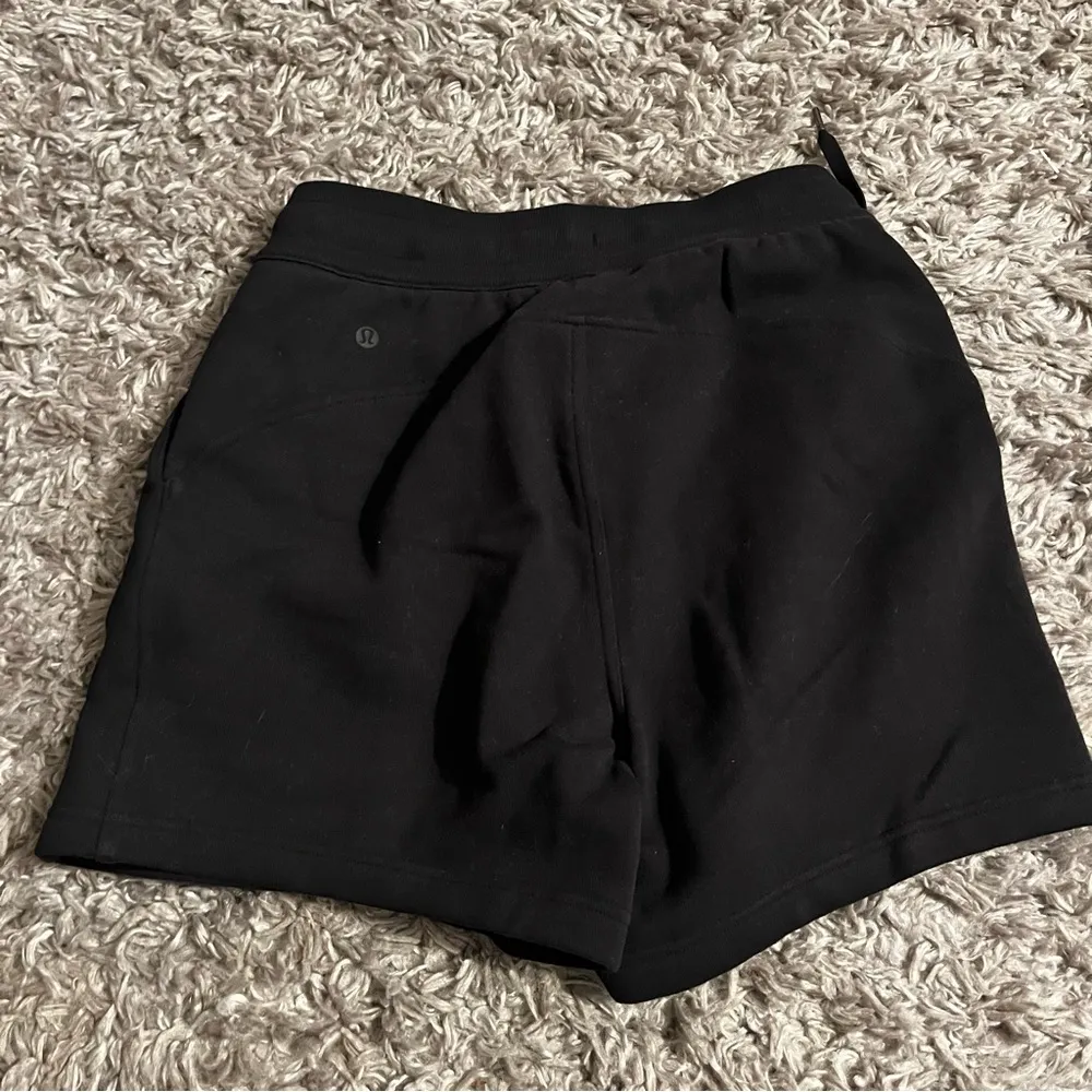 black scuba shorts 4” size 6 - Image 2