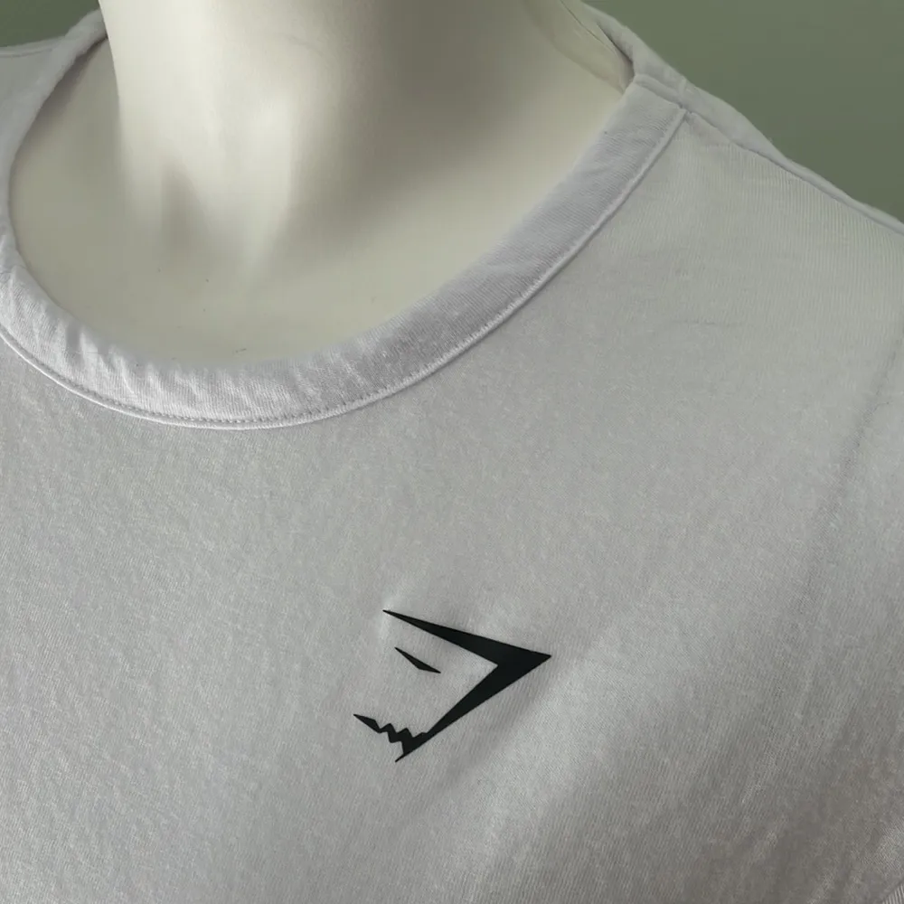 𝅺GYMSHARK Essential T-Shirt in White size Medium - Image 3