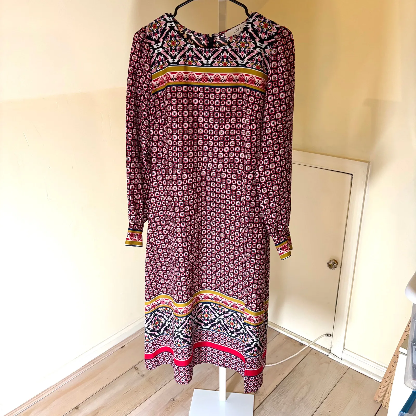 Loft EUC Women's Red Navy Abstract Geo Print Long Sleeve Midi Dress Size 4 - Image 3