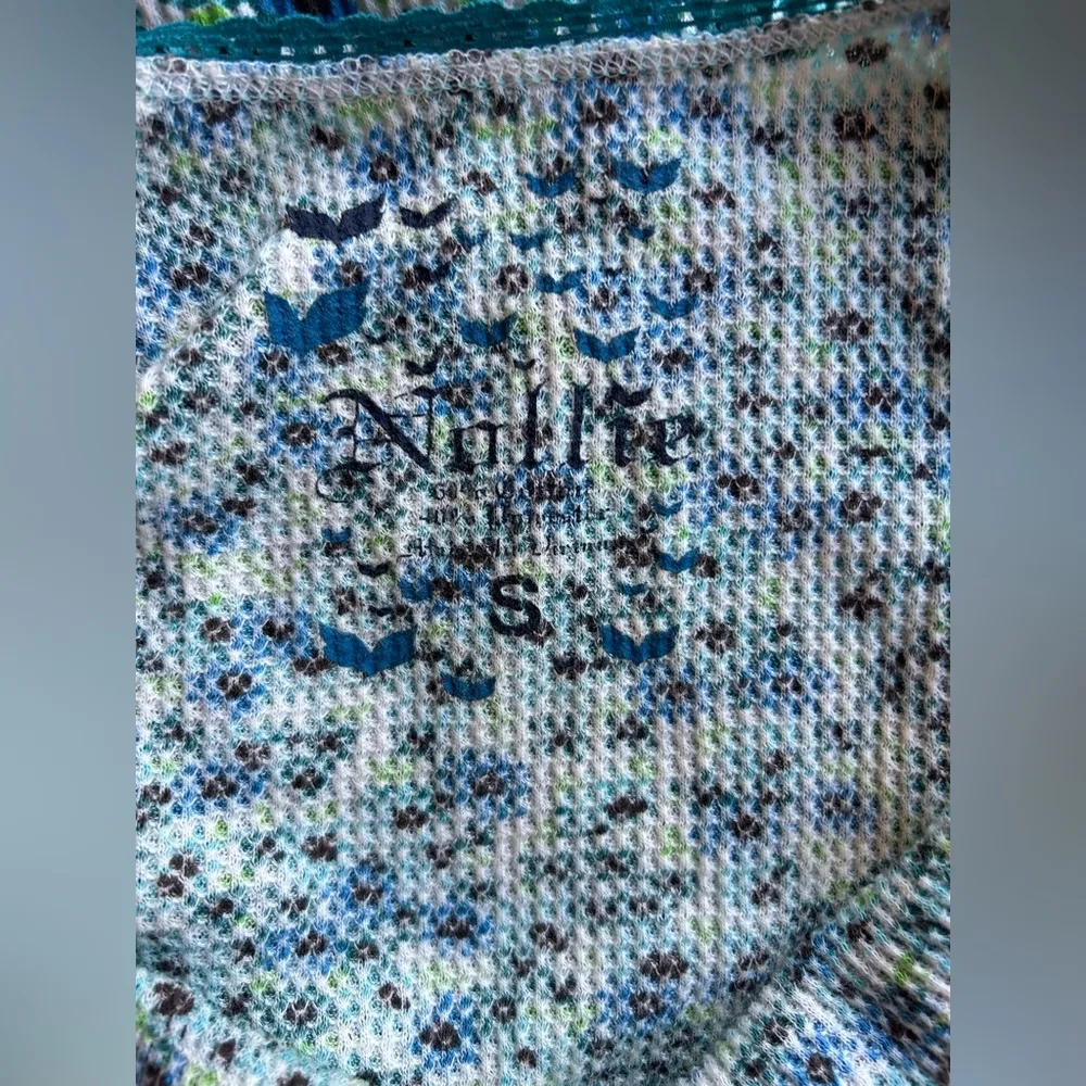 Nollie blue flower tank top - Image 3