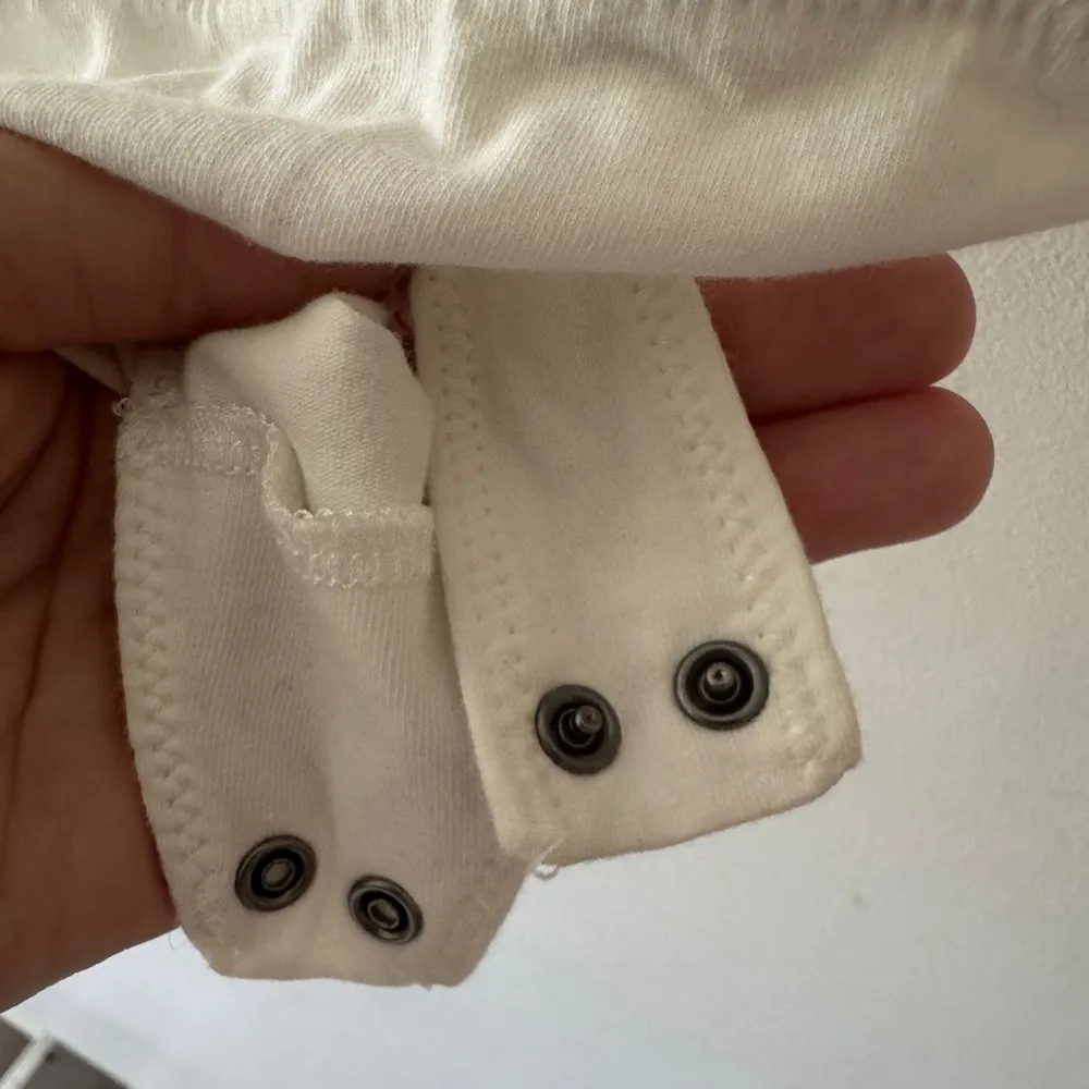 Abercrombie & Fitch White and Pink Floral Puff Sleeve Bodysuit - Image 7