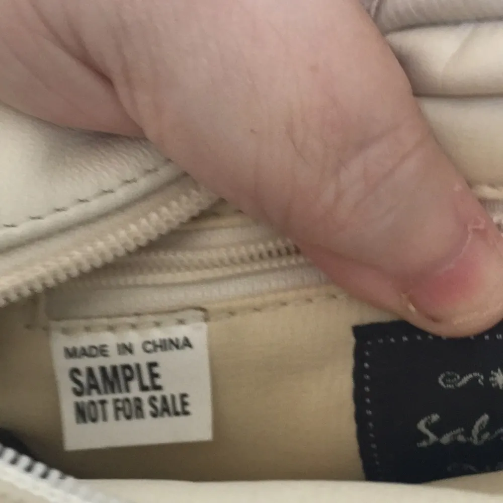 FINAL MARKDOWN LADIES sample purse - Image 5