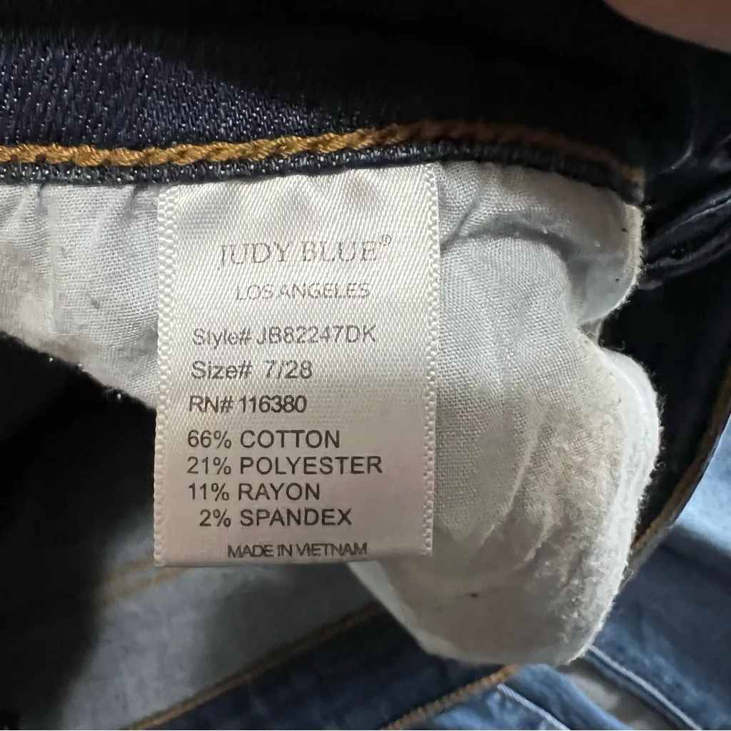 Judy Blue Skinny Fit Raw Hem Capri - Image 11