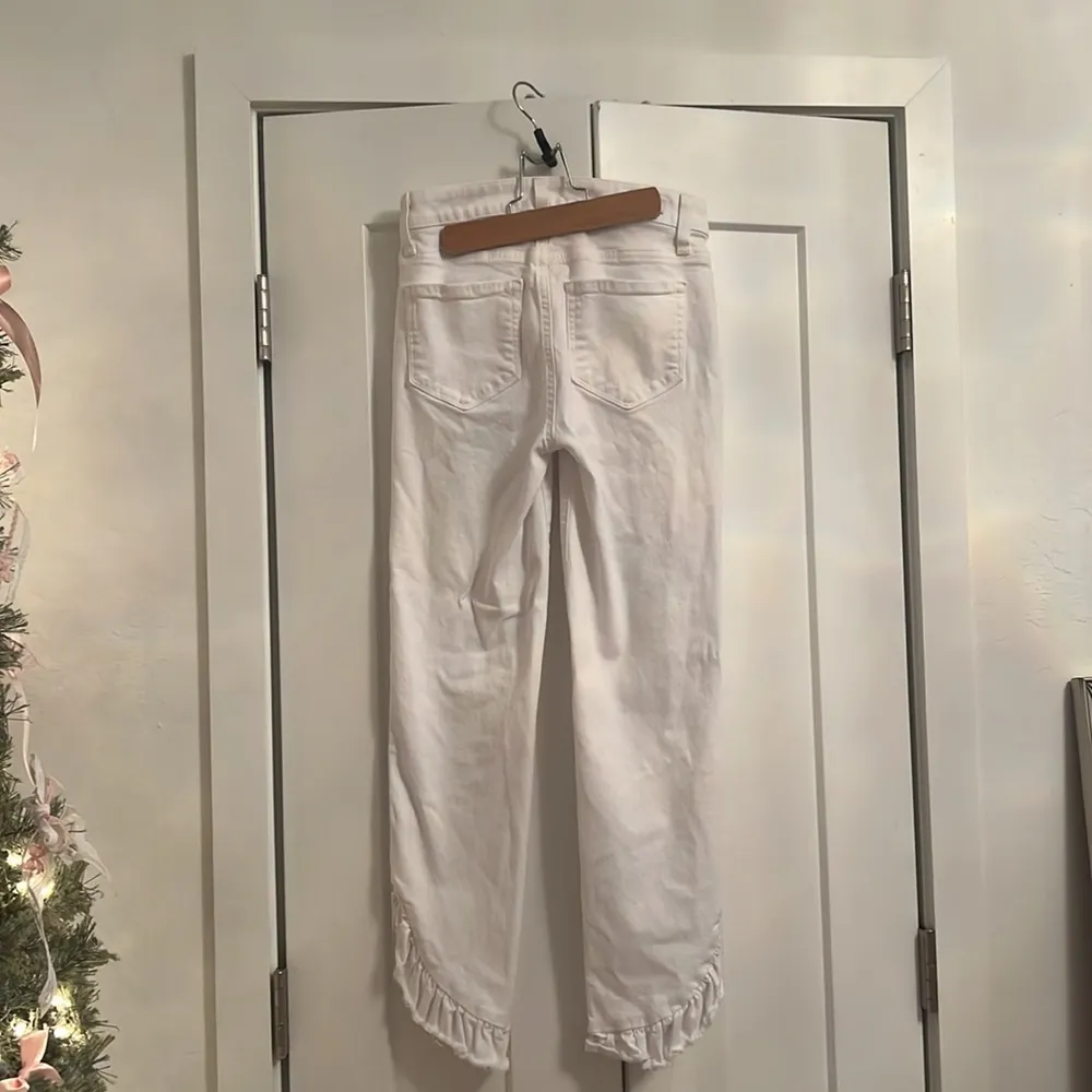 PAIGE Hoxton Straight Ruffle-Detail Ankle Jeans in Crisp White - Image 4