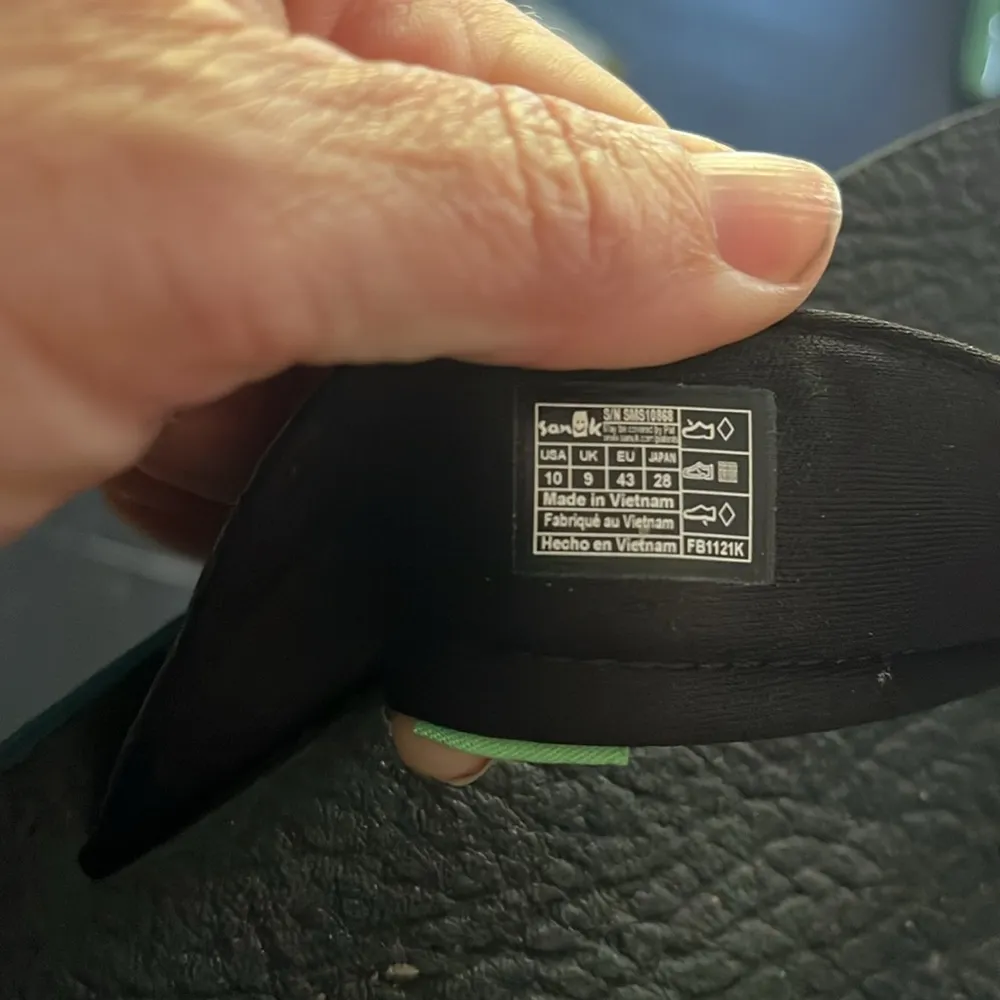 black flip flops size 10 - Image 3