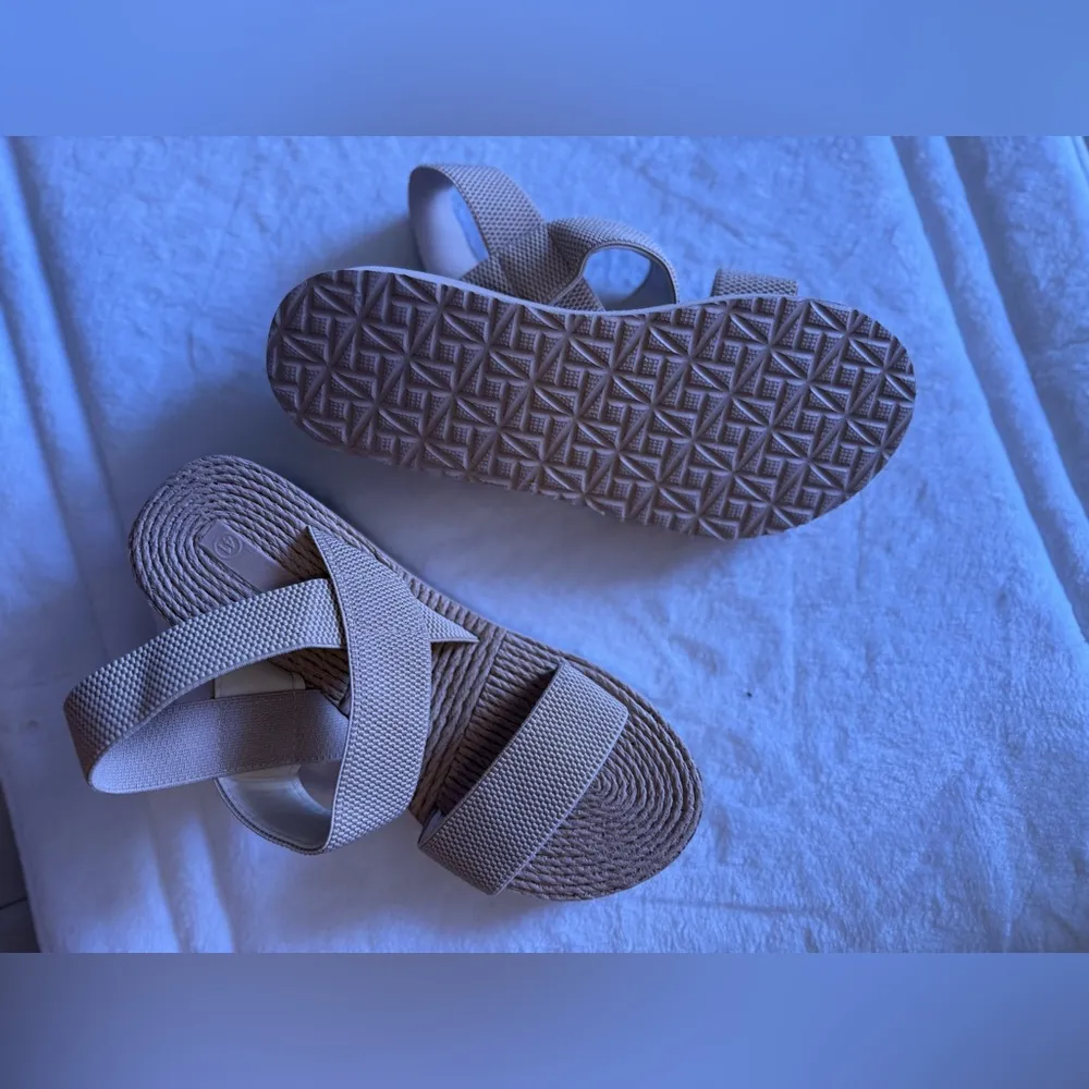 NWT Women's Soft Platform Arch Support Sandals Elastic Straps Lightweight Soda Tan Size 10 - Image 13