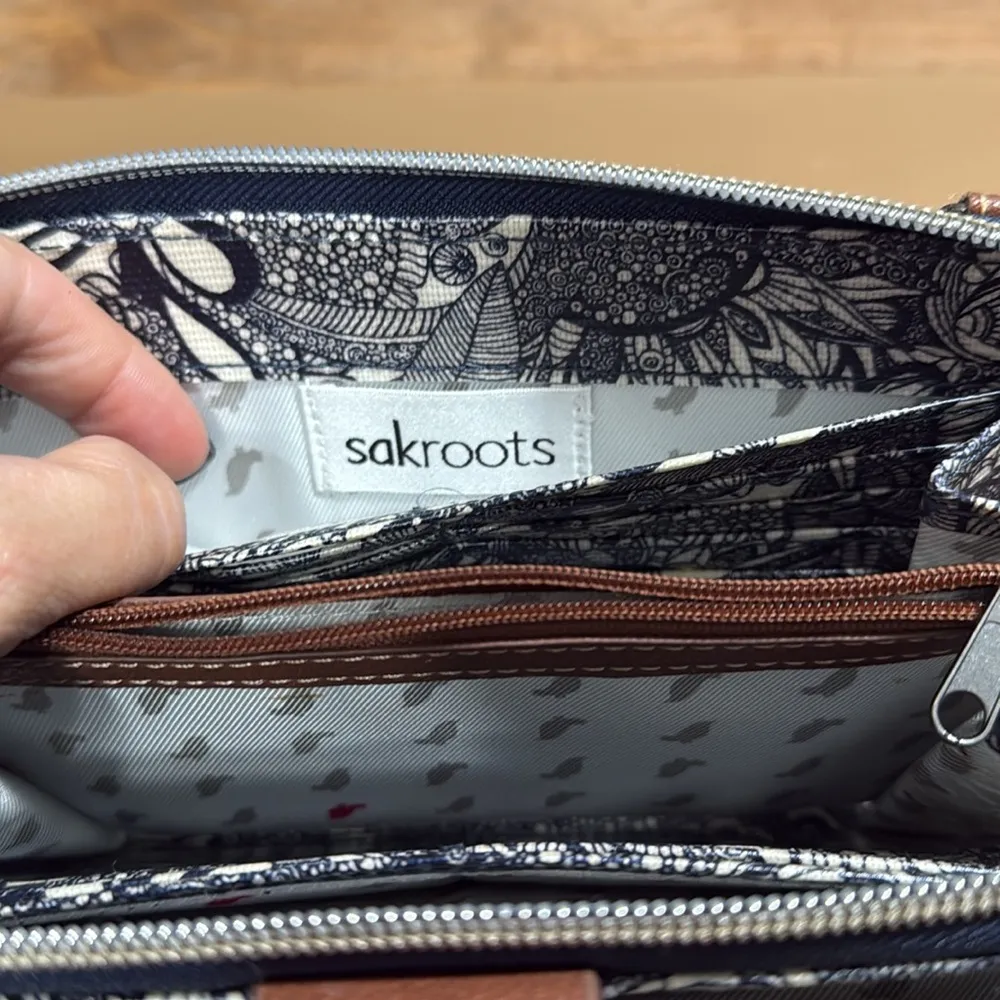 Sakroots  Artist Circle Large Zip Around Wallet multi slots Blue White see pics - Image 7