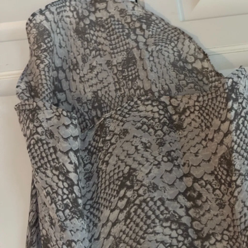 Gemma‎ brand new 100% silk M sheer blouse snake skin print. Brown Size M - Image 3