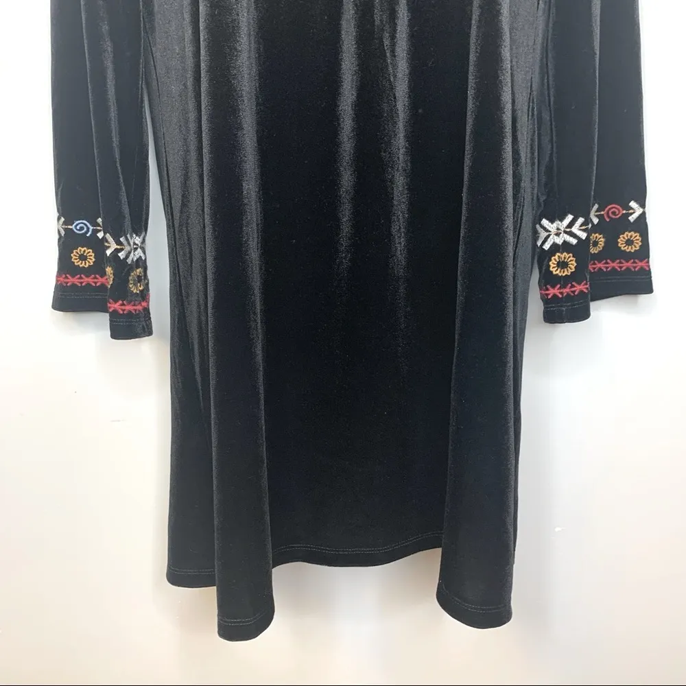 THML Black Velvet Embroidered Long Sleeve Dress Size M - Image 4