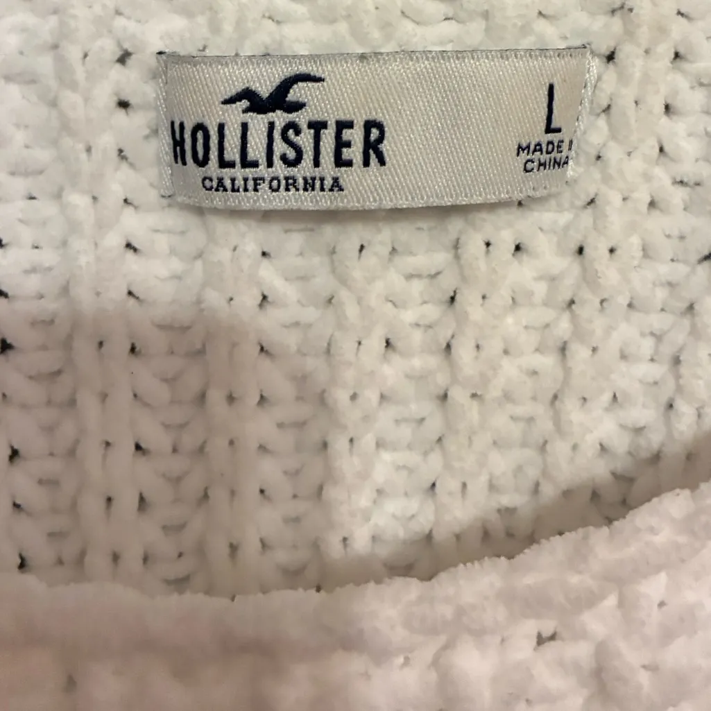 Hollister Y2K Bright White Chunky Knit Short Sweater with a wide scoop neck! - Image 2