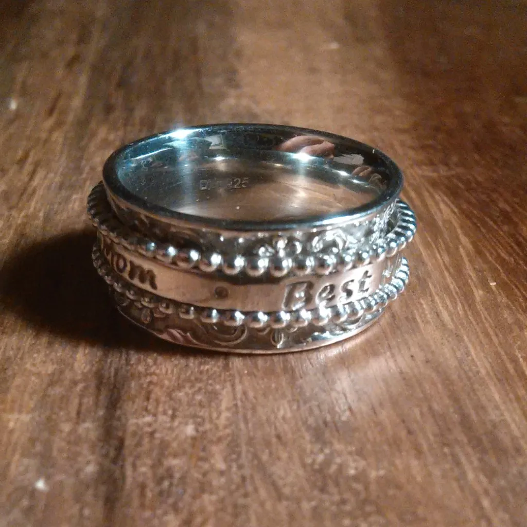 Best Mom Sterling Silver Spinner Band Ring (Size 6) - Image 4