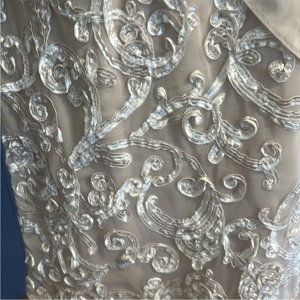 Studio one appliqué dress with sheer overlay. Size 16 - Image 6