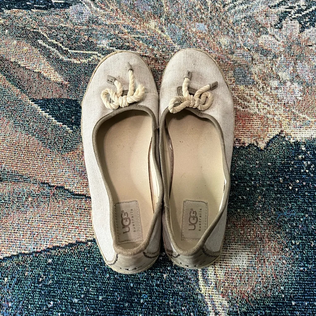 UGG Australia Cream & Tan Flats Women’s Size 7 Cozy Casual Slip-On Shoes Classic - Image 7