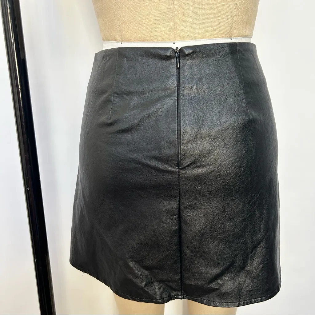 Storets Black faux leather mini skirt with pleated detail and zipper closure - Image 4
