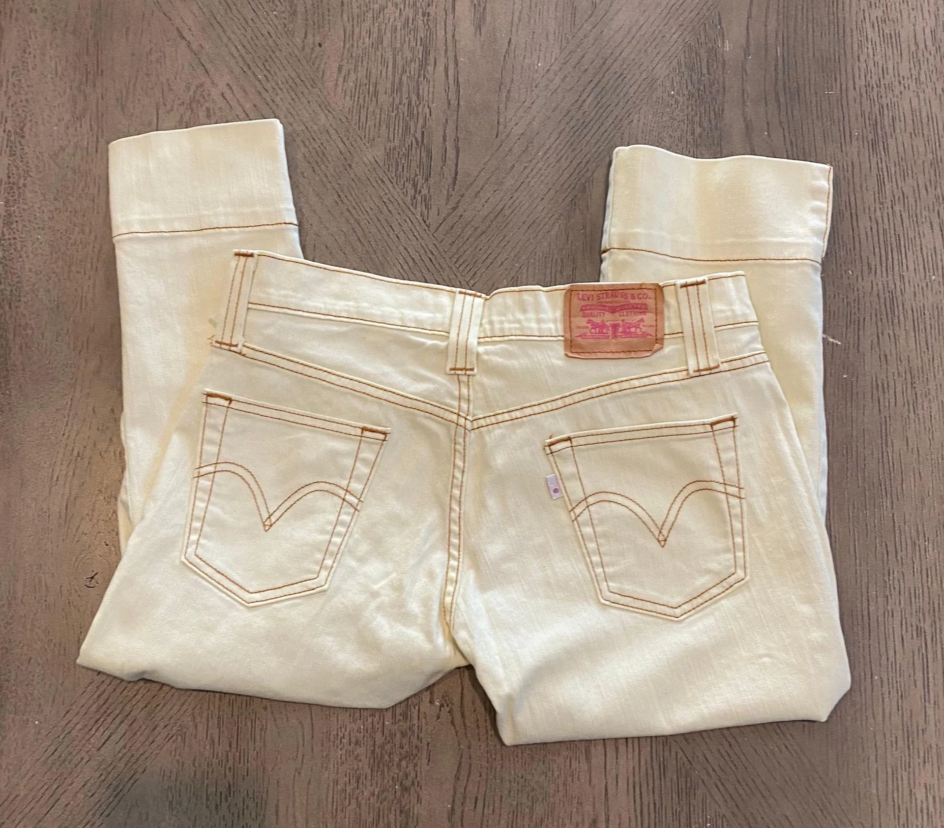 NWOT cream colored  Low Slouch Capri Jeans. - Image 2