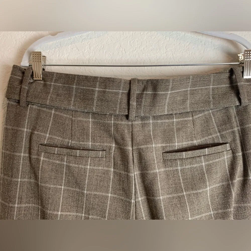 A.new day: a work attire staple. - Image 4