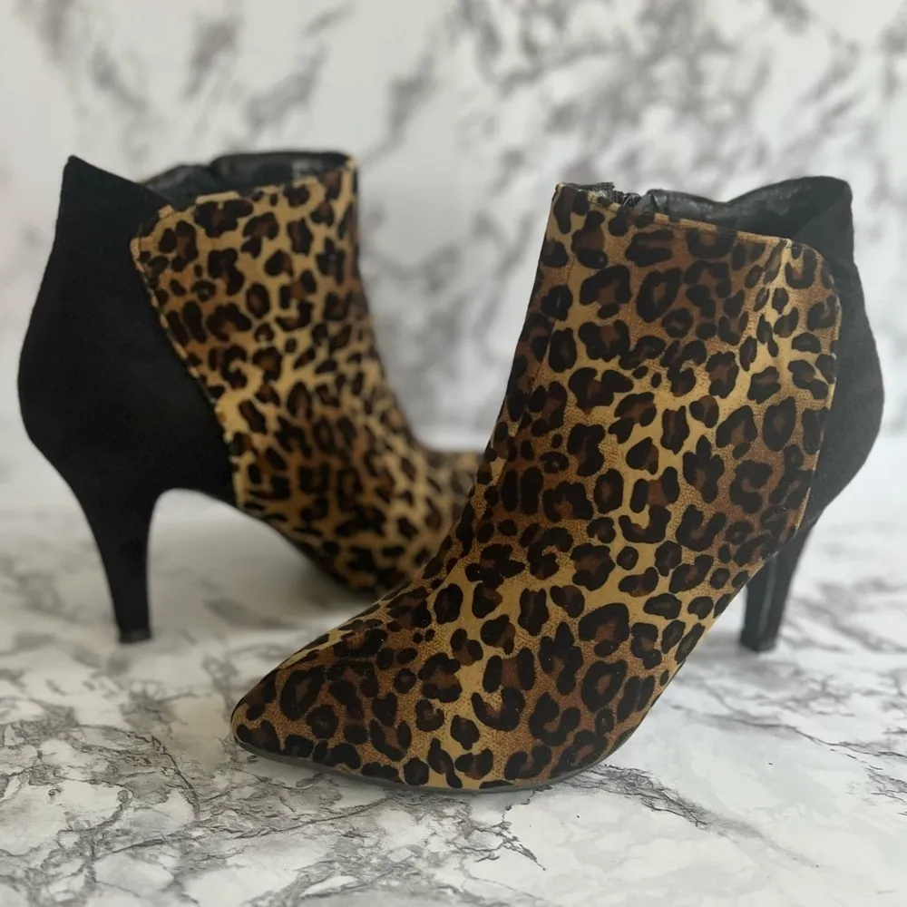 Bellini Victoria Leopard Animal Print Faux Suede Bootie 10 Wide Brown - Image 2
