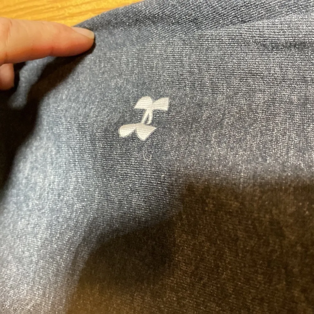 Under Armor capri heat gear loose fitting pants sweatpants size large gray​​​ - Image 2