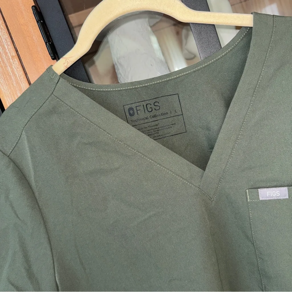 FIGS Catarina One Pocket Scrub Top short sleeve moss olive green medical - Image 3