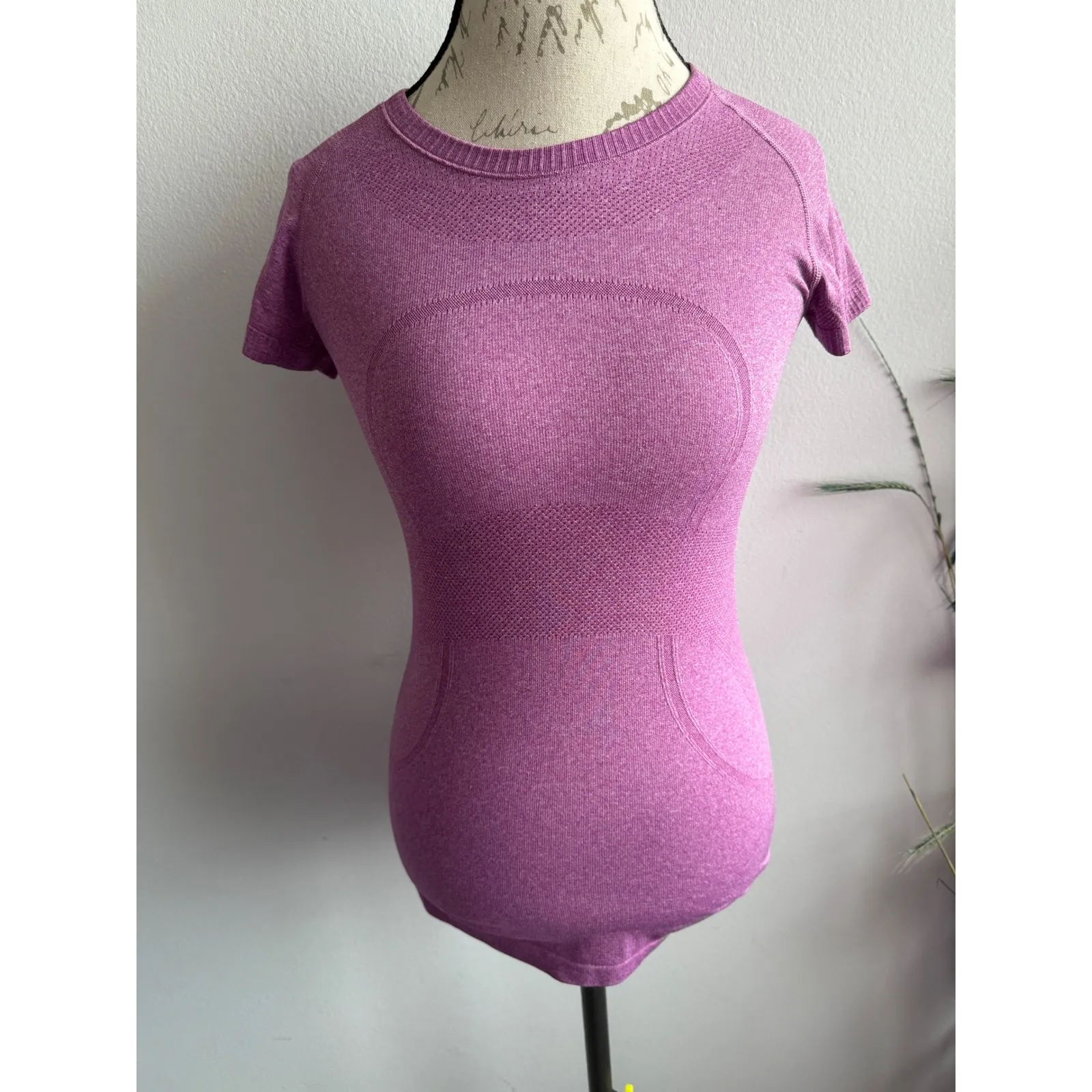 Lululemon Swiftly Tech 2.0 Short Sleeve Shirt Top, Women's‎ Activewear Workout - Image 2