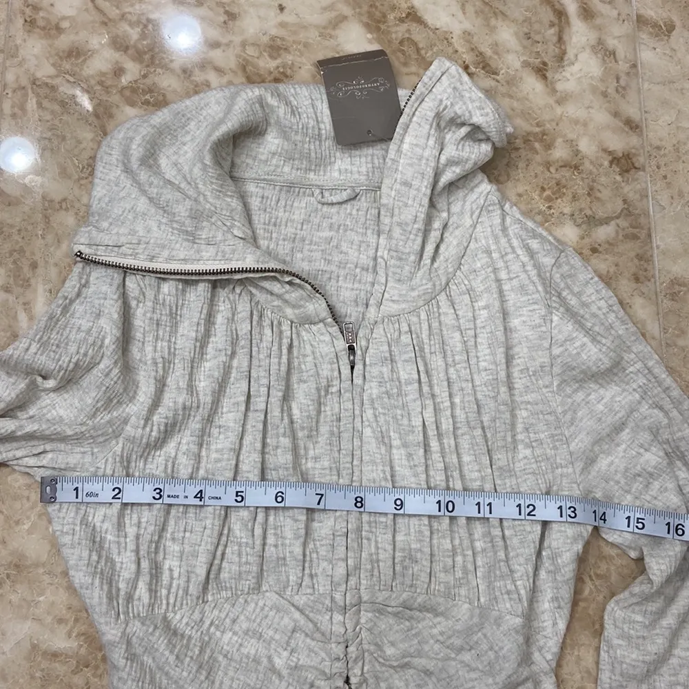 Eloise Ruched Zip Up Blouse. Grey. Size small. NWT - Image 4