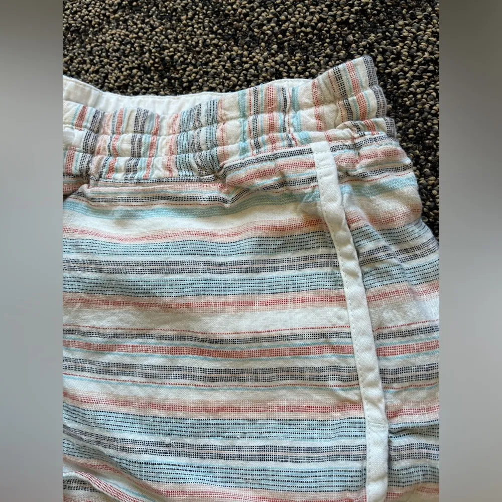 Athleta 100% linen shorts with pockets - Image 2