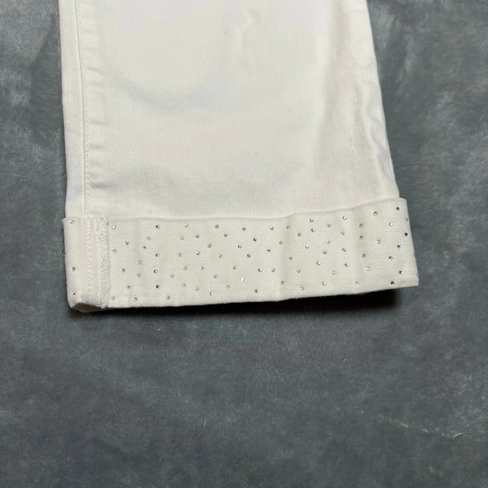 Chico's Embellished Capri Jeans Size 4/S Casual Preppy Coastal Beach Minimalist - Image 7